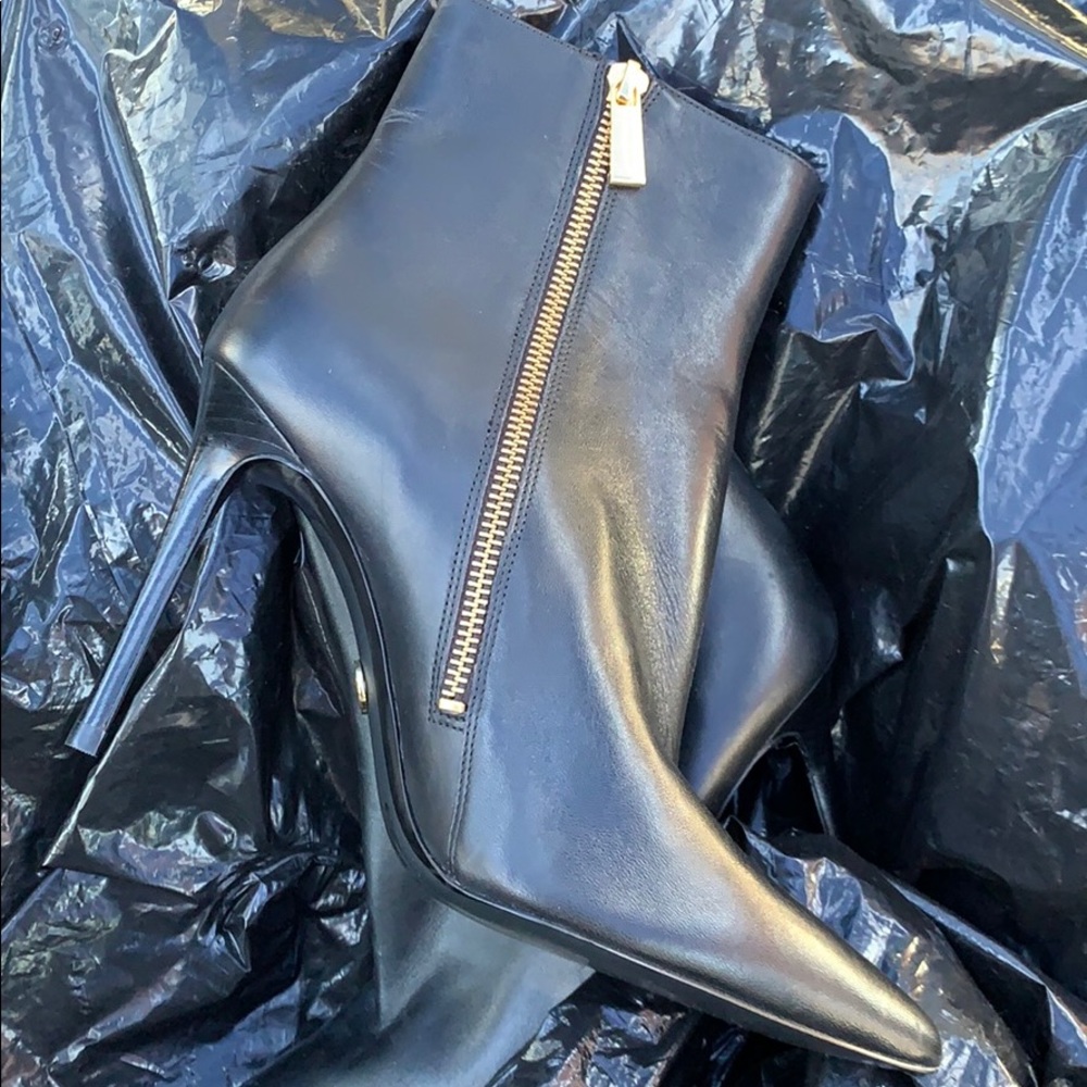 MICHAEL KORS LEATHER KEKE ANKLE BOOTS 👢 - Picture 5 of 8